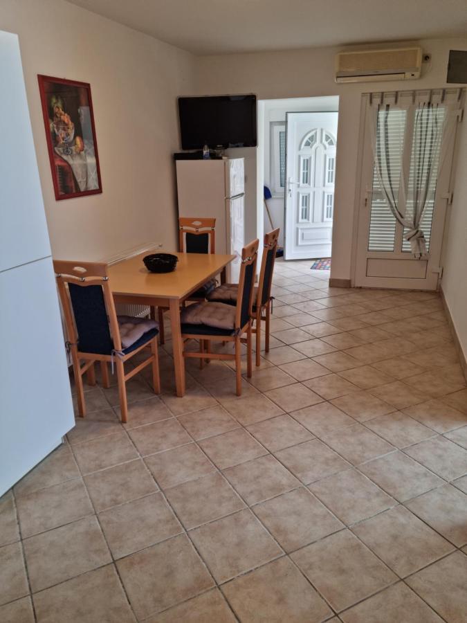 Apartments Zoretic Malinska Buitenkant foto
