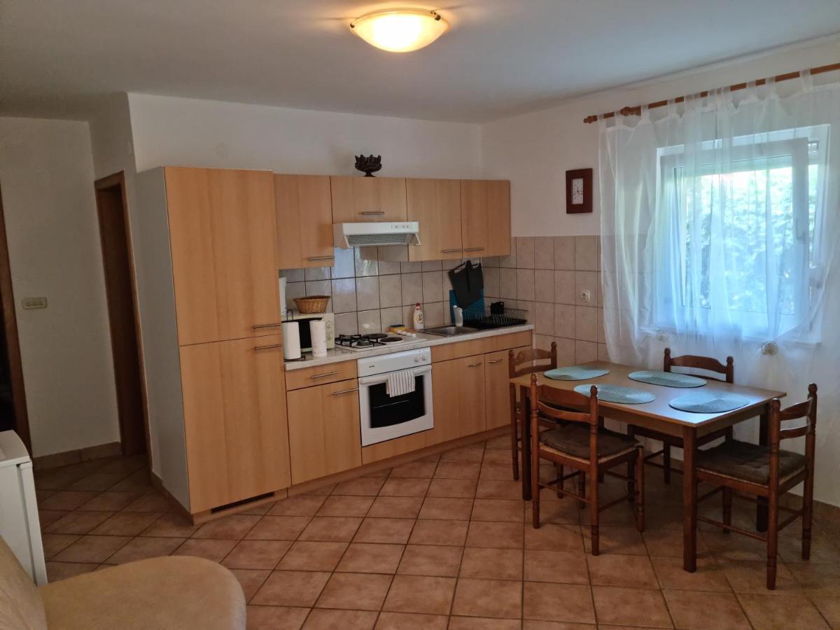Apartments Zoretic Malinska Buitenkant foto